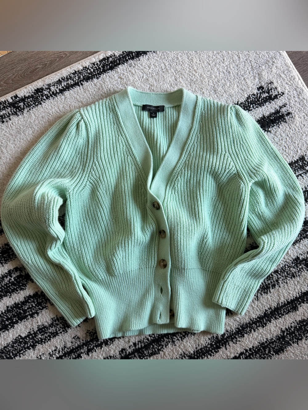 Women's Ann Taylor Mint Green Button-Front Ribbed Cardigan Sweater size M
